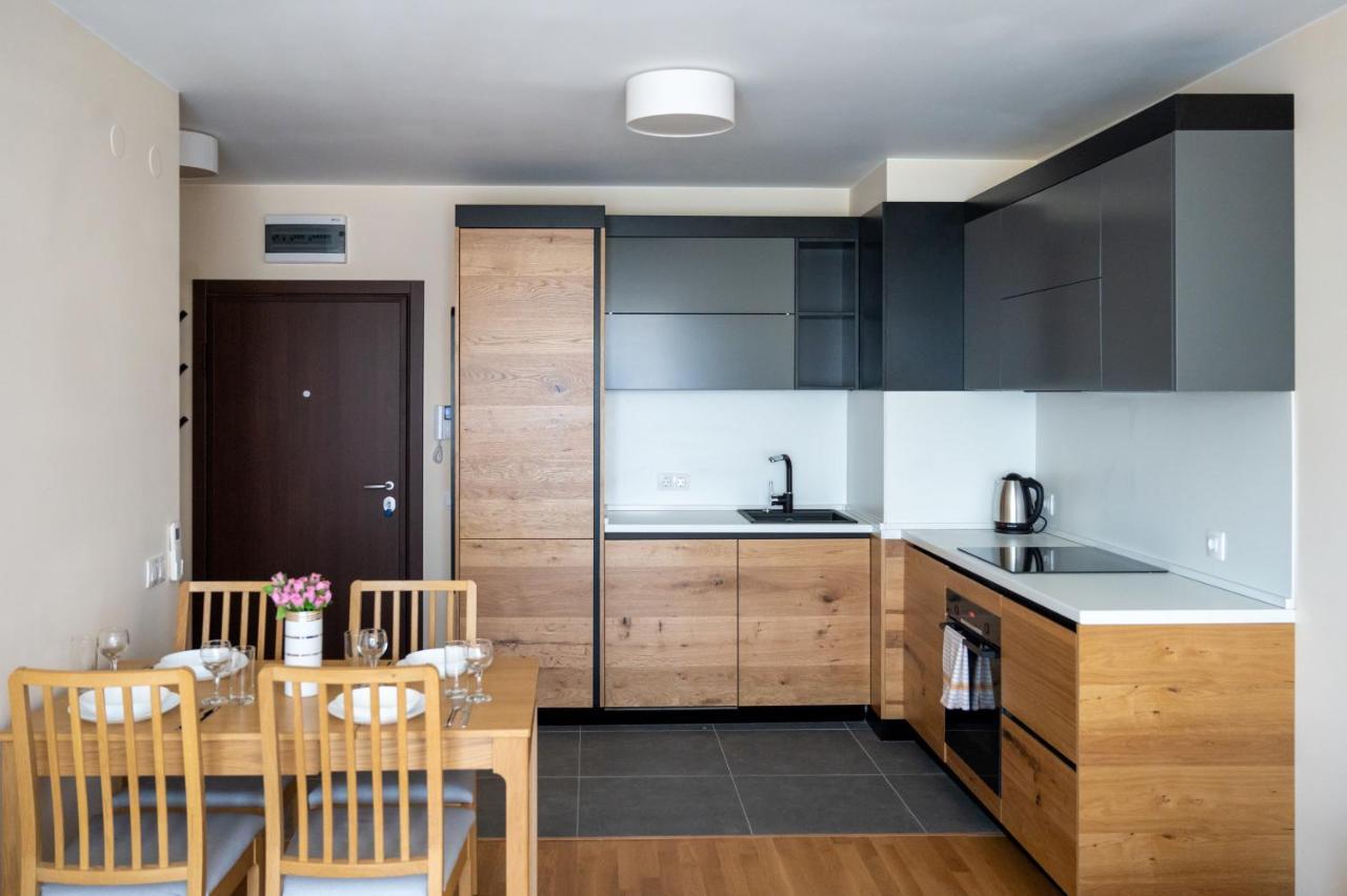 Modern And Spacious In The Centre Apartment